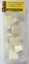 Ganci adesivi bianchi con