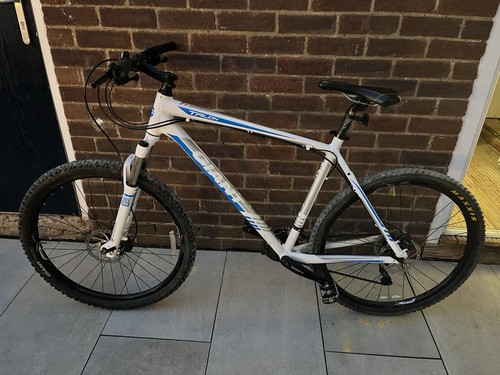 Mountain bike giant - bike,
