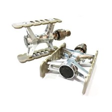 pair of removable pedals