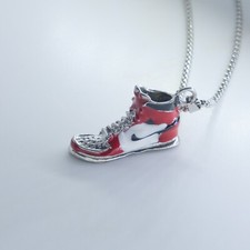 Colgante Zapatilla Roja Estilo