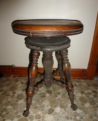 Antico sgabello pianoforte