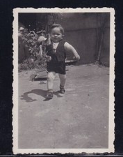 Fotografia Foto Bambino con Cavallino di Legno Giocattolo D'Epoca KK3983