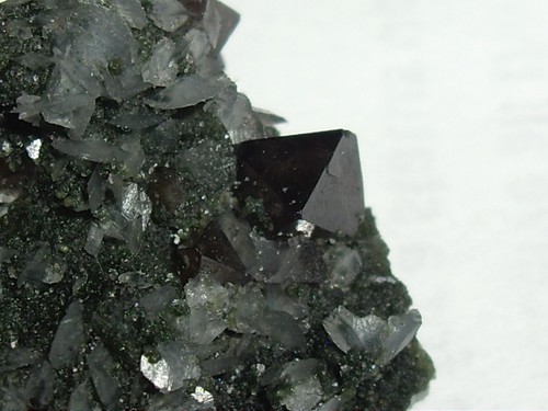 Cristalli scheelite su - cristalli,