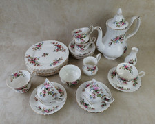 Royal Albert Moss Rose 22