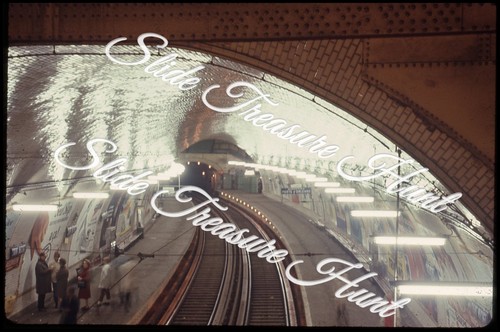 Insegne parigi stazione - parigi,