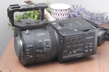 Sony NEX-FS700U Videocamera CMOS Super 35mm con batteria e caricabatterie
