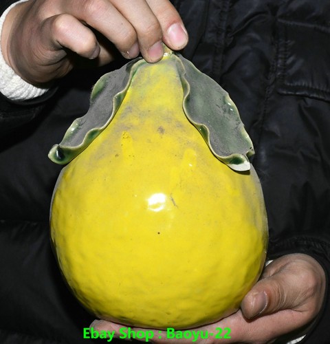 Statua scultura frutta pera