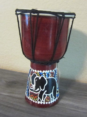 Djembe tamburo bongo - bongo, a