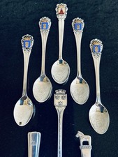 Nove cucchiaini souvenir