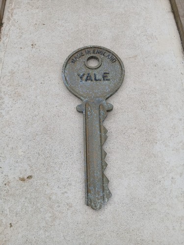 Giant yale shop - giant, key