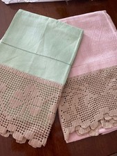 2 asciugamani antichi di puro lino con pizzo uncinetto rosa e verde