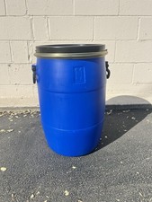 Botte in plastica blu per uso