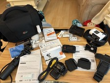 Videocamera Sony HDRAS200V/W con telecomando live, batterie, custodie e molto altro