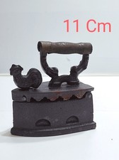 Ferro da stiro antico piccolo a carbone miniatura decorazione vintage collezione