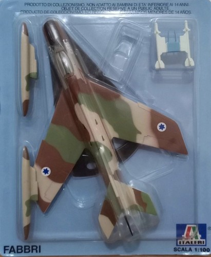 Modellino aereo militare