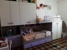 Cameretta bambini a ponte con soppalco  e armadio 