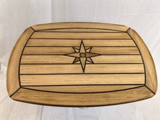 Tavolo in teak a forma di