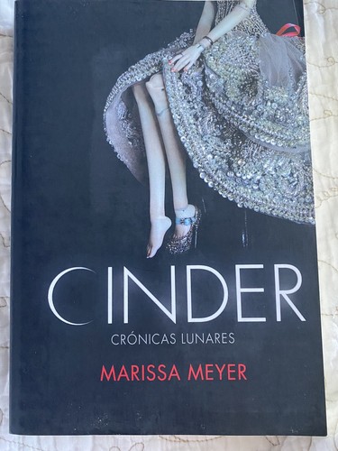Cinder marissa meyer - cinder,