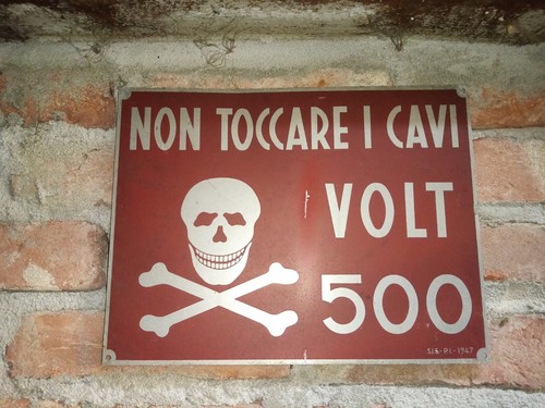 Vecchia insegna pericolo - , di