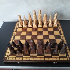 Scacchiera in legno  fatta a mano con scacchi