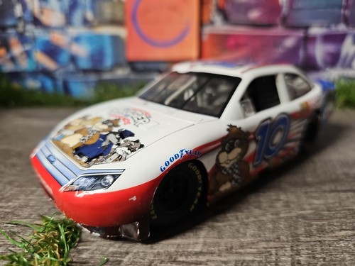 Action nascar 2010 - ford, fusion