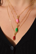 Collana con ciondolo mano