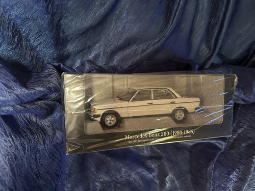 Norev mercedes 200 - 200, 123