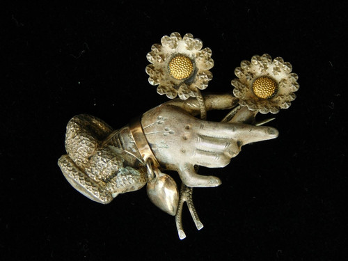 Spilla forma mano con - spilla, di