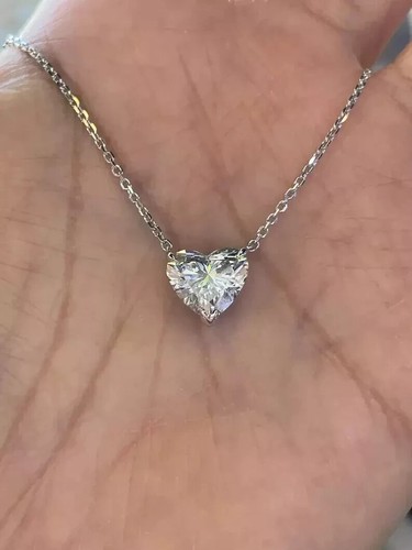 Ciondolo solitario moissanite