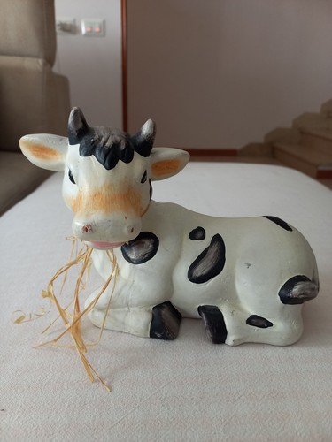 Mucca sdraiata ceramica - mucca, in