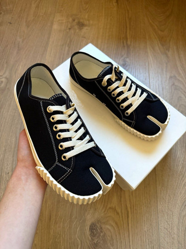 Maison margiela tabi sneaker - margiela,