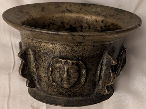 Antico mortaio bronzo con - in,
