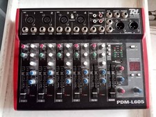 impianto voce con mixer, microfoni ,casse con piantane e luci orientabili