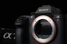 Sony ILCE-7RM2 A7R II