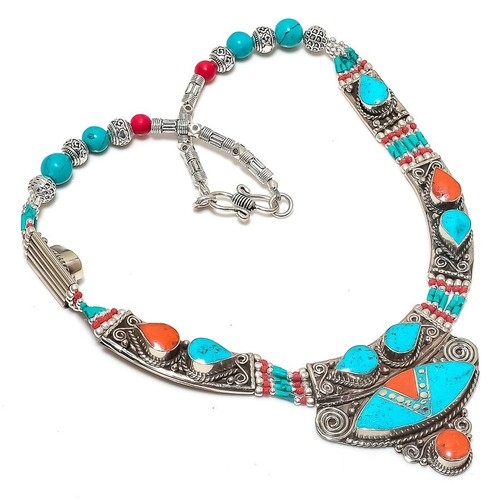 Collana con pietre preziose