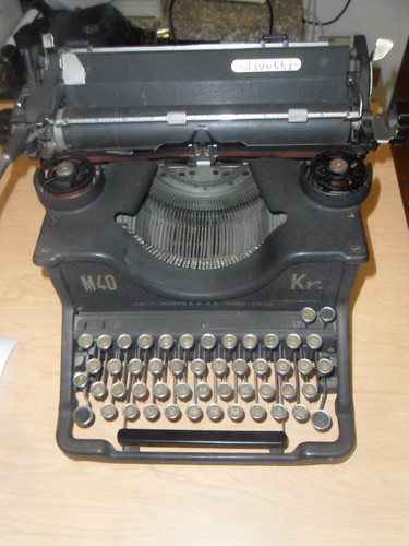 Macchina scrivere olivetti - ,