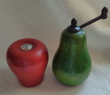 Set macina sale e pepe in legno per mela e pera vintage