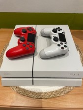 Sony Ps4 usata con due joystick, di colore bianca. Ottime condizioni 