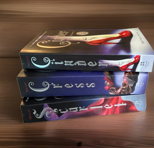 Lunar chronicles lot marissa - chronicles,