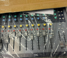 Soundcraft signature mixer - 12,