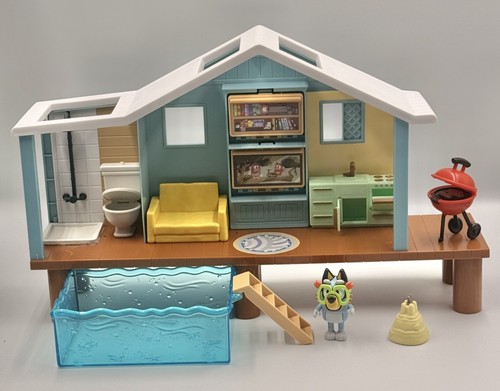 Bluey ultimate beach - beach, cabin