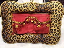 portaoggetti vintage da parete in pregiate stoffe e passamanerie Rosa Regale