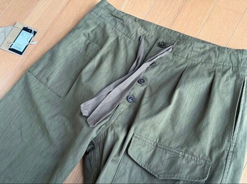 Pantaloni larghi militari
