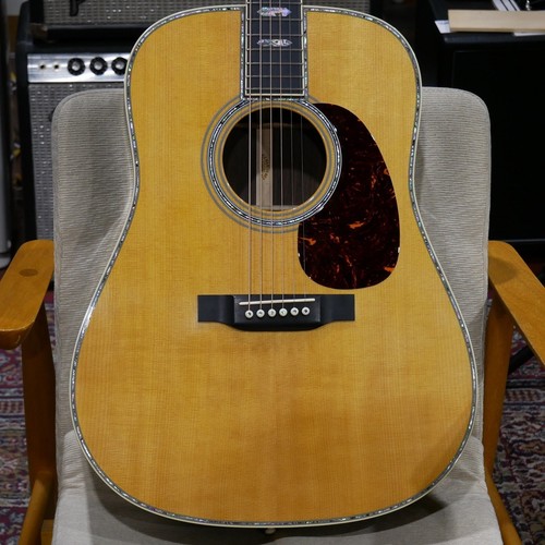 Chitarra acustica standard