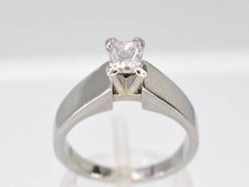 Anello Solitario in platino con diamante taglio princess