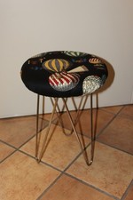 Pouf poggiapiedi tripode anni 70 realizzato con tessuto vintage Fornasetti