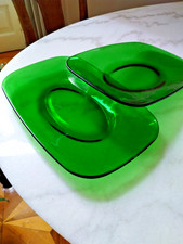 2 splendidi piatti da portata Vereco France in vetro temperato verde smeraldo.