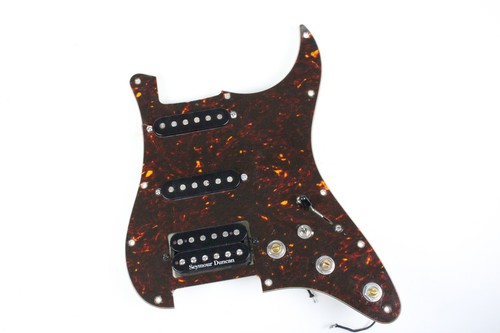 Fender stratocaster pickguard - fender,