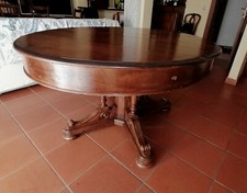 Tavolo Ovale a Piede Centrale