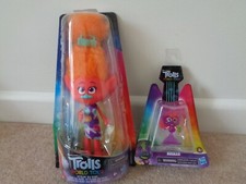 Trolls World Tour Stylin' DJ Suki Fashion Doll & Sirena 2 confezioni